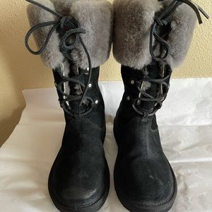 Ugg australia women’s boots Sz 8